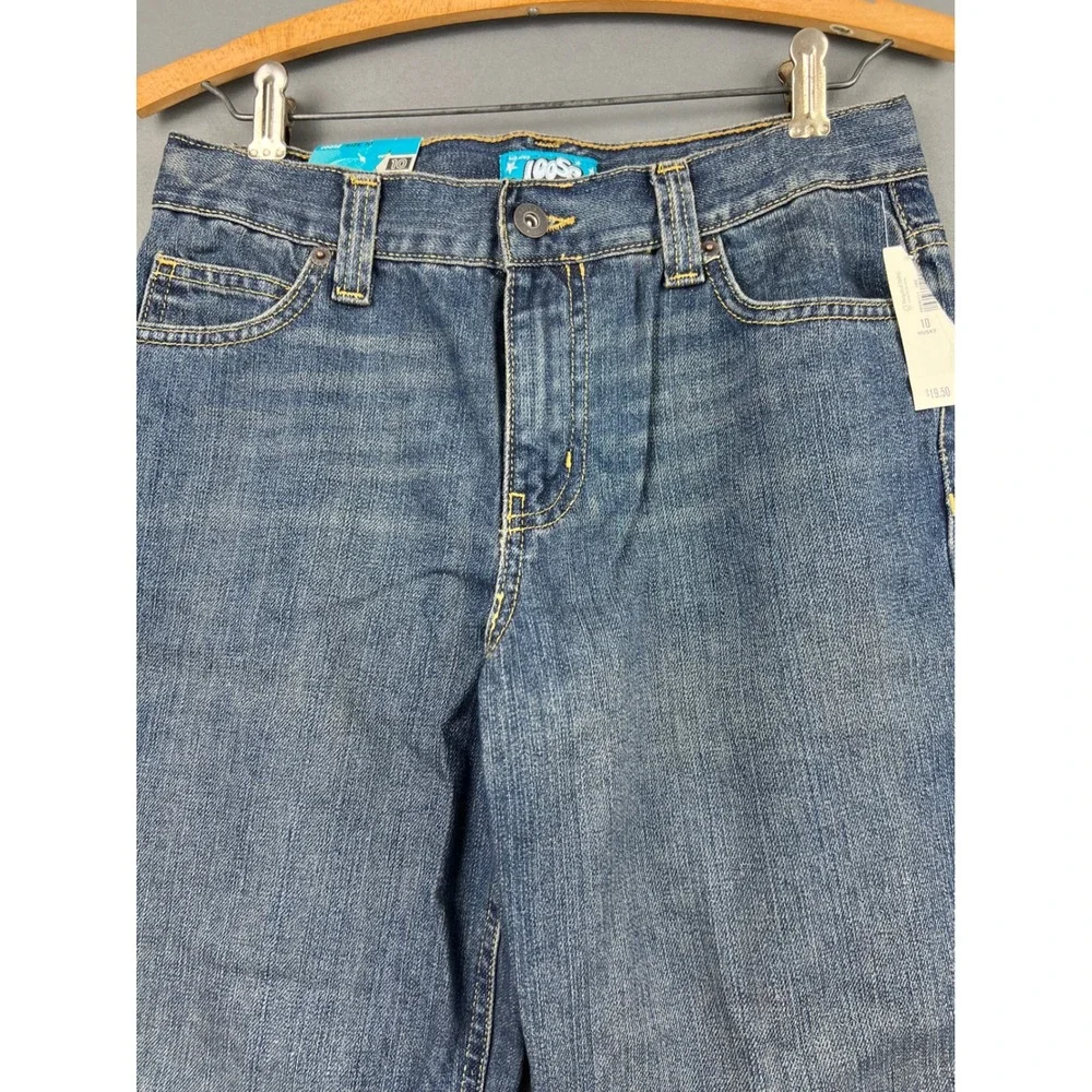 Old Navy ships from